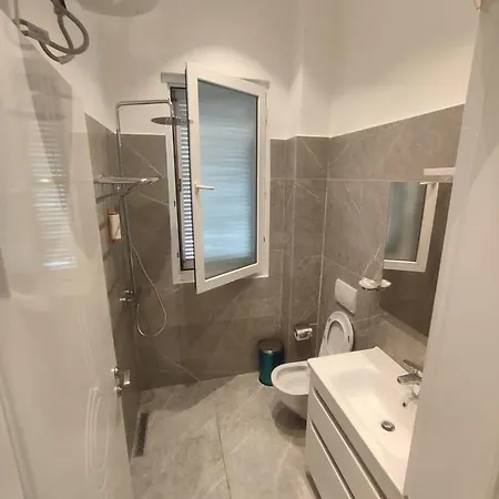 Oda ve Kahvaltı Edi Murrizi Golem (Tirana)